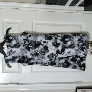 DKNY BLACK AND WHITE SLEEVELESS DRESS SIZE 2